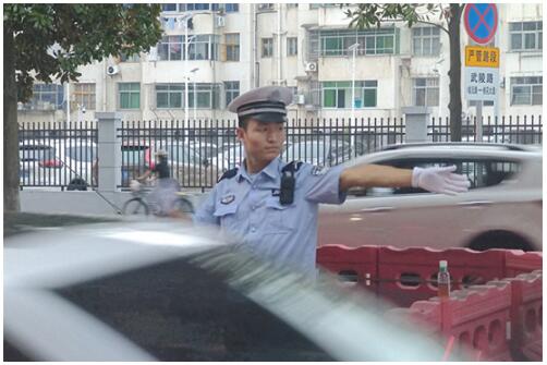 桃源交警全力护航“双节”道路交通安全